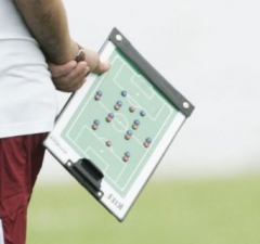 Treinadores de futebol não precisam ser diplomados em educação física