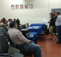 Ribeirinhos recebem documento que assegura permanência em distrito no Pantanal