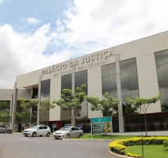 Pensão deve ser divida entre esposa e companheira