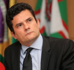 Bolsonaro diz que vai chamar Moro para Ministério da Justiça ou STF