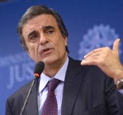 Ministro da Justiça de Dilma vira réu em ação de improbidade