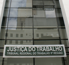 Contrato de honorários não pode ser exigido por juiz