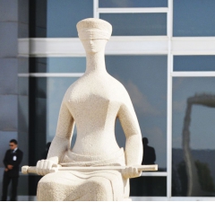 Um Supremo regado a filé de lagosta e uísque envelhecido