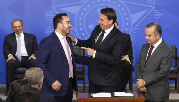 Bolsonaro sanciona lei de combate a fraudes no INSS