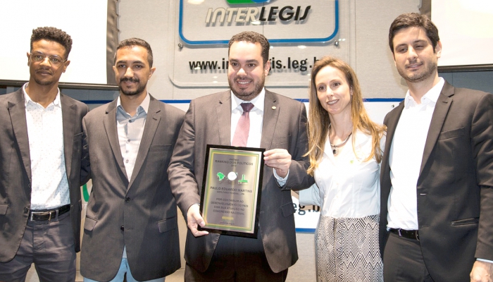 Paulo Martins é premiado o melhor parlamentar do Paraná