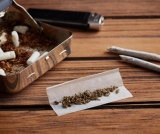 Uso de maconha por sócio durante reuniões resulta em rescisão indireta de contrato de supervisora