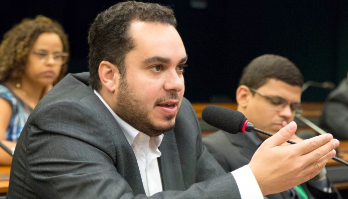 Deputado do Paraná quer acabar com fundão eleitoral e fundo partidário