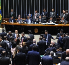 Câmara aprova terceirização para todas as atividades da empresa