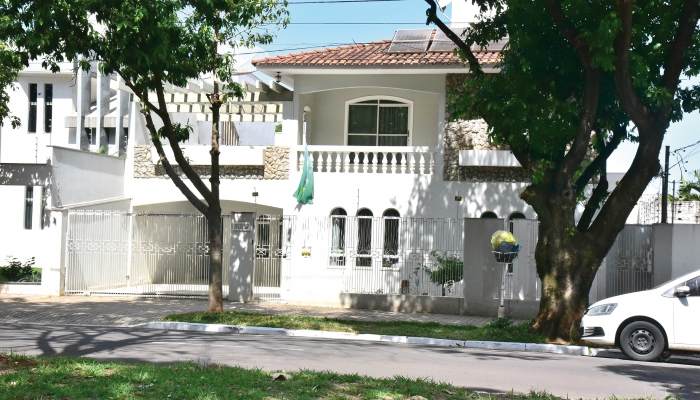 Conheça a Batcaverna do Delegado Fernando e a mansão bancadas com dinheiro público